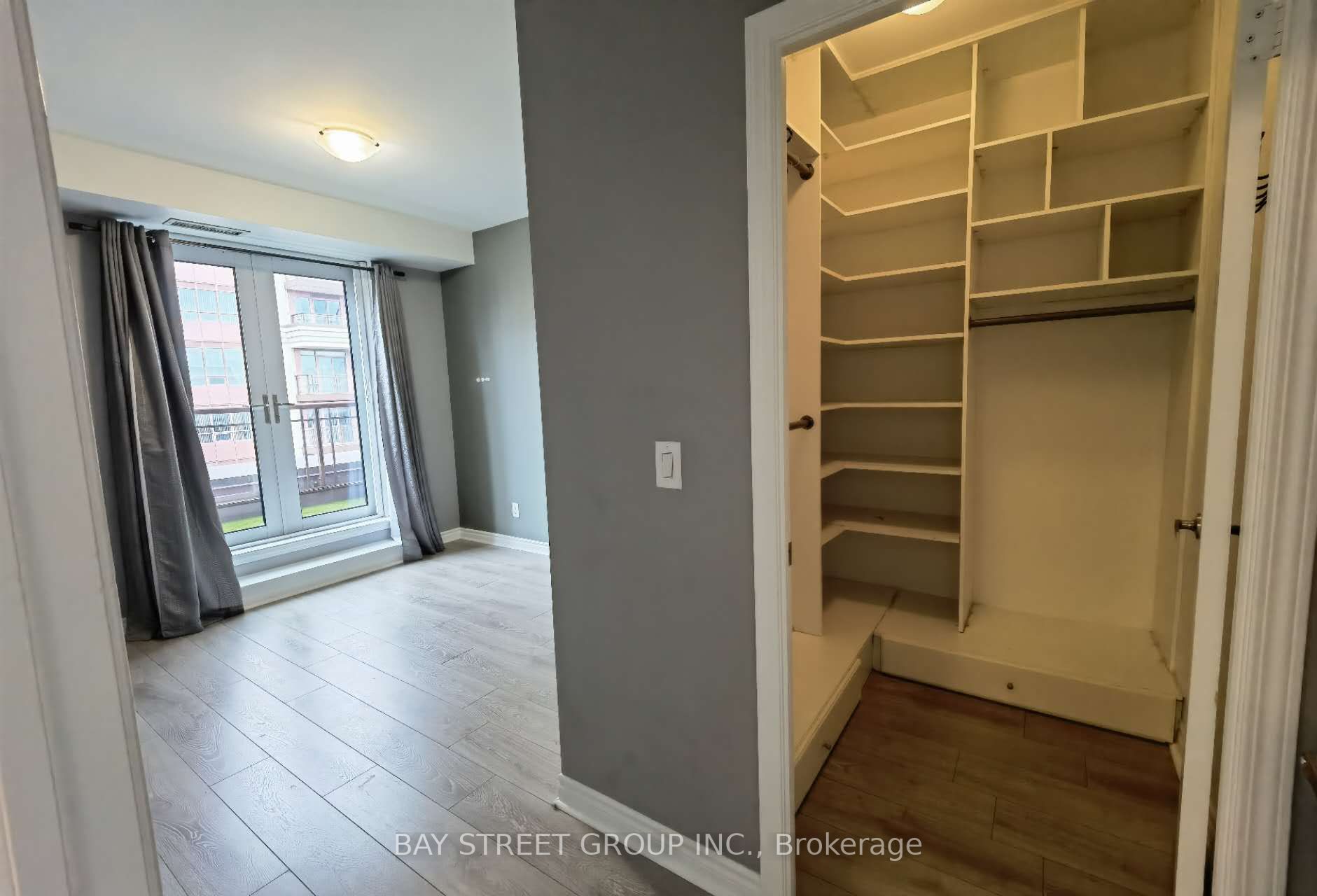 27 Rean Dr, #701