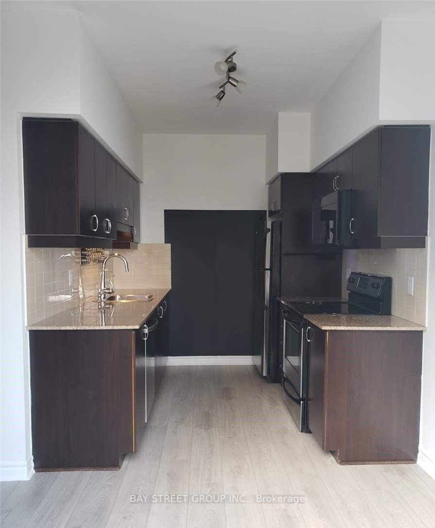 27 Rean Dr, #701