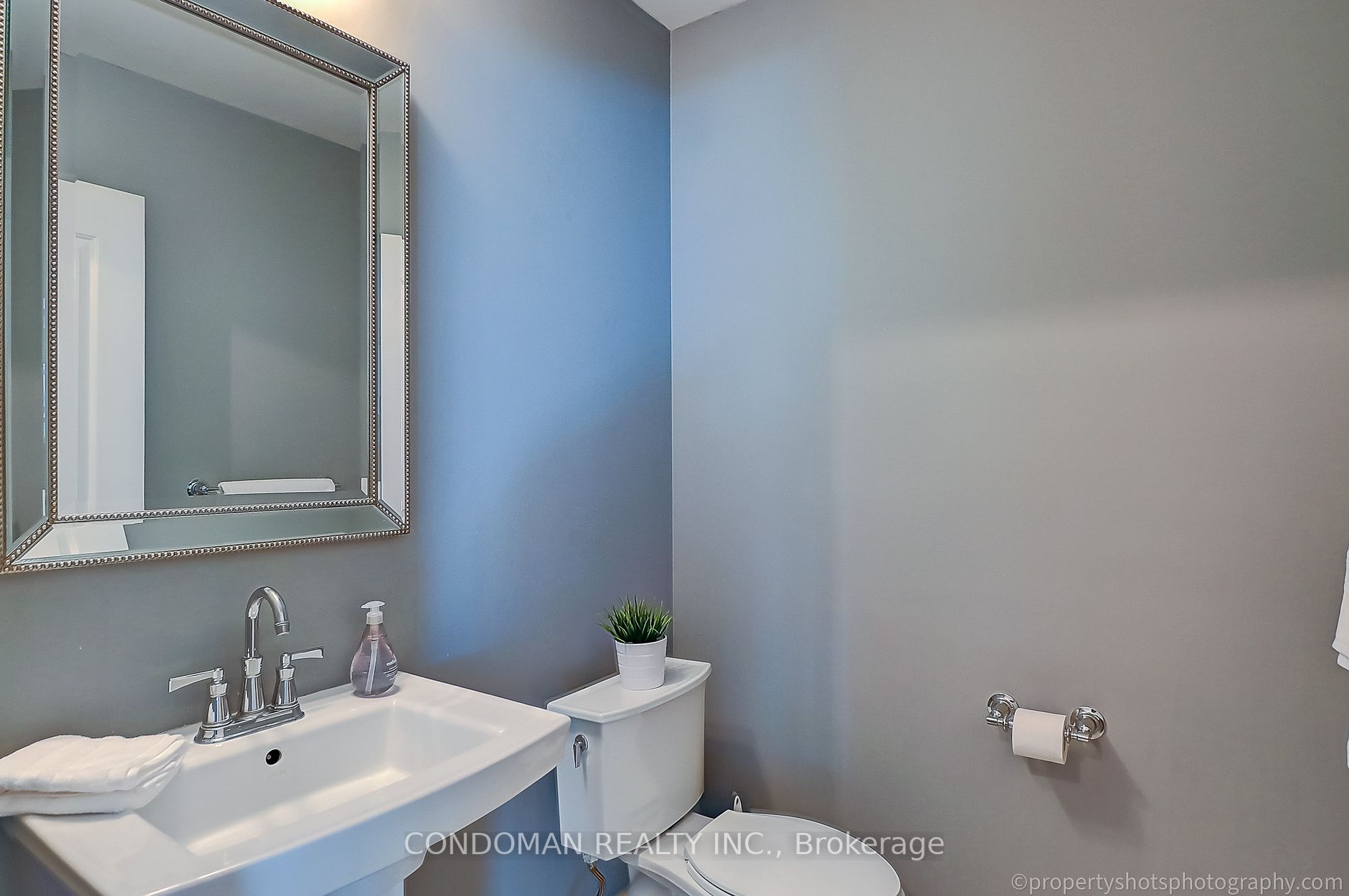 391 Brunswick Ave, #303