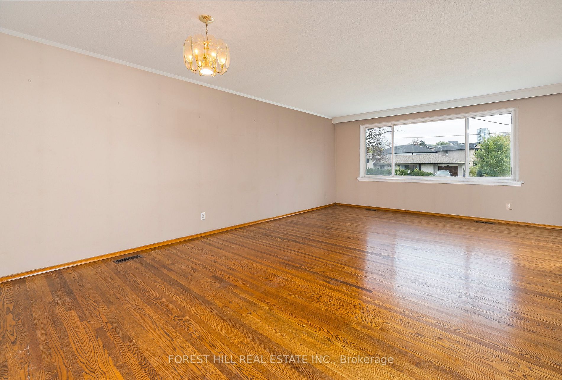 66 Grove Park Cres