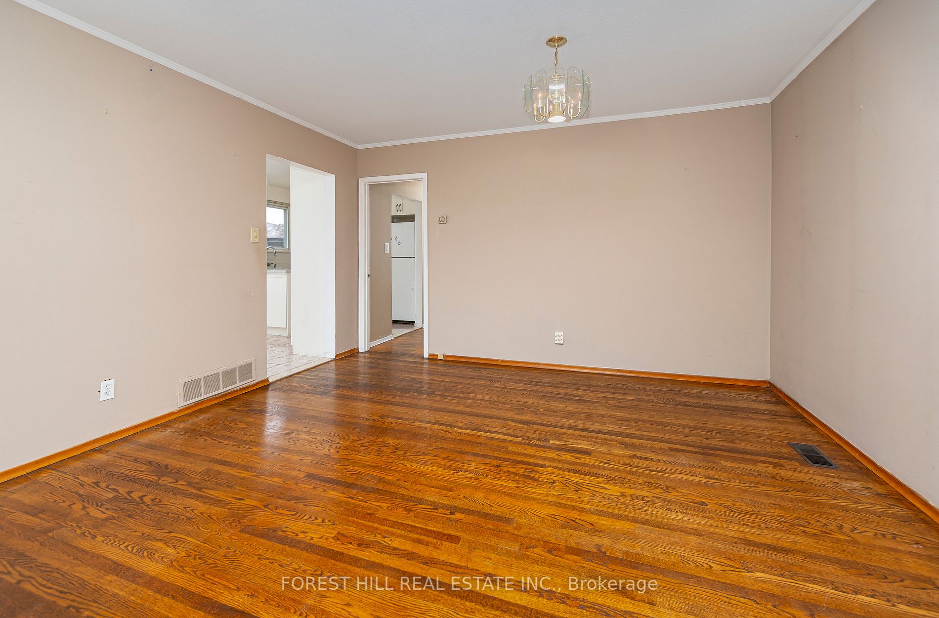 66 Grove Park Cres