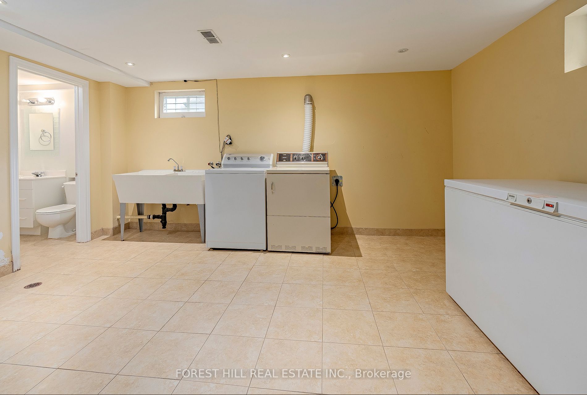 66 Grove Park Cres