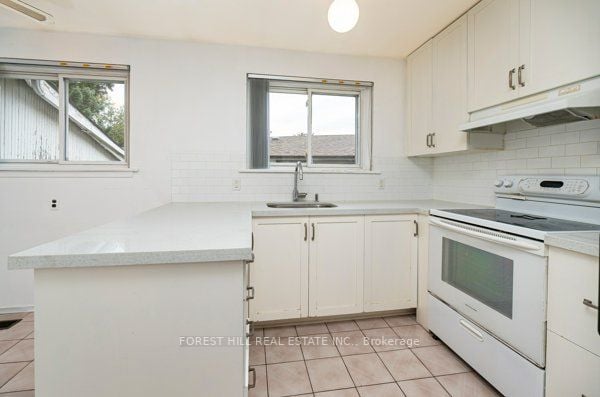 66 Grove Park Cres