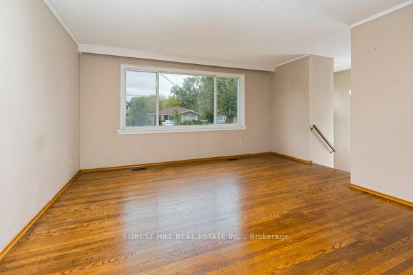 66 Grove Park Cres