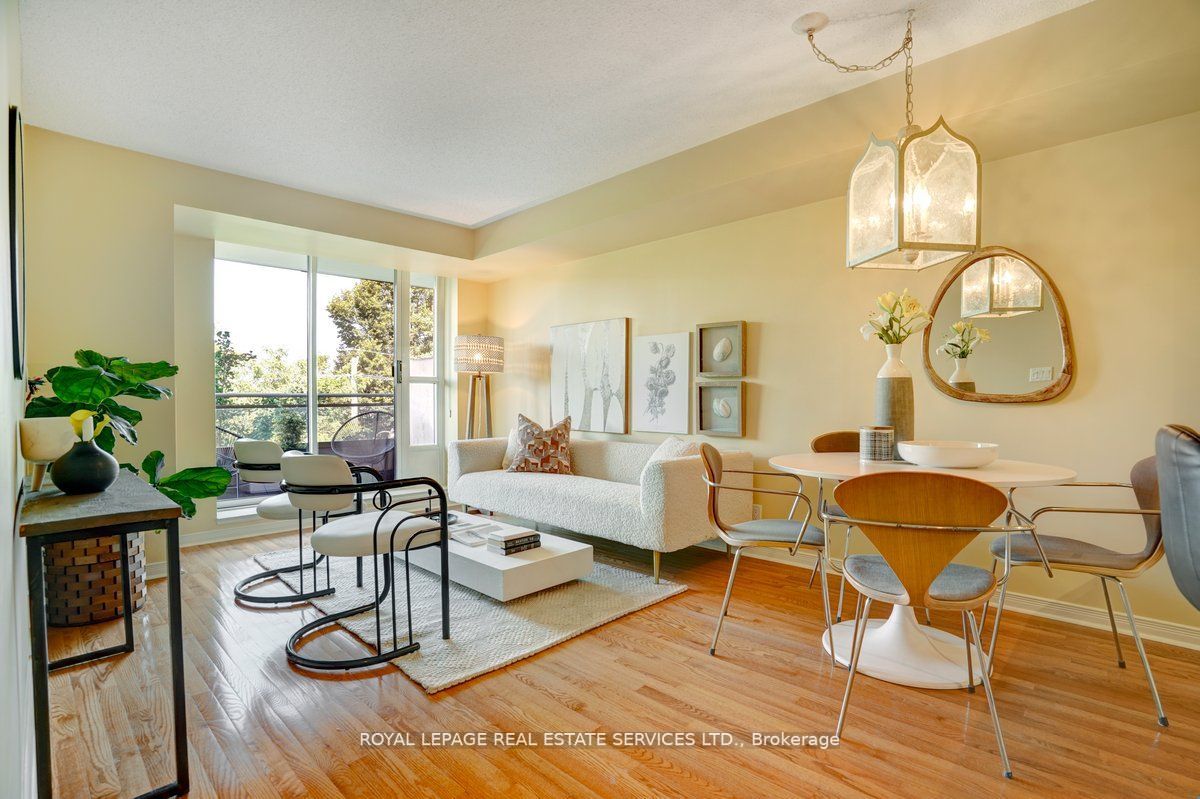 245 Davisville Ave, #407