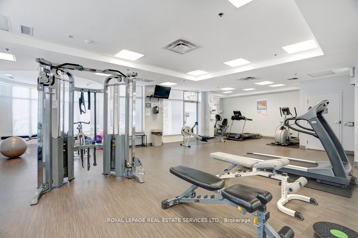 245 Davisville Ave, #407
