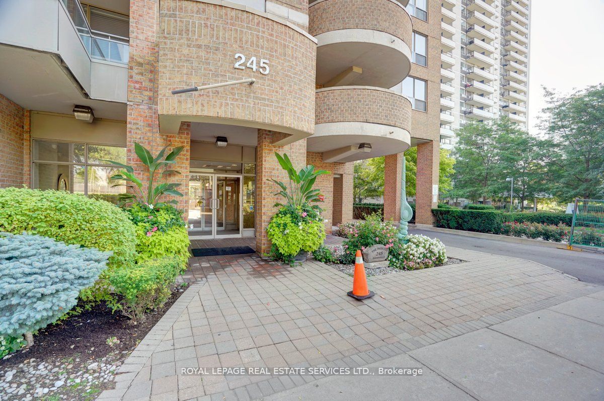 245 Davisville Ave, #407