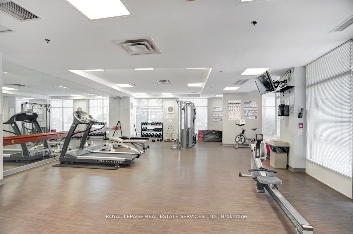 245 Davisville Ave, #407