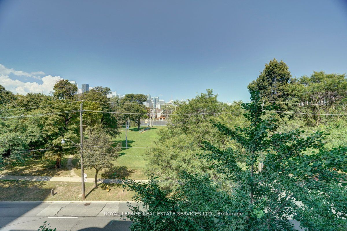 245 Davisville Ave, #407