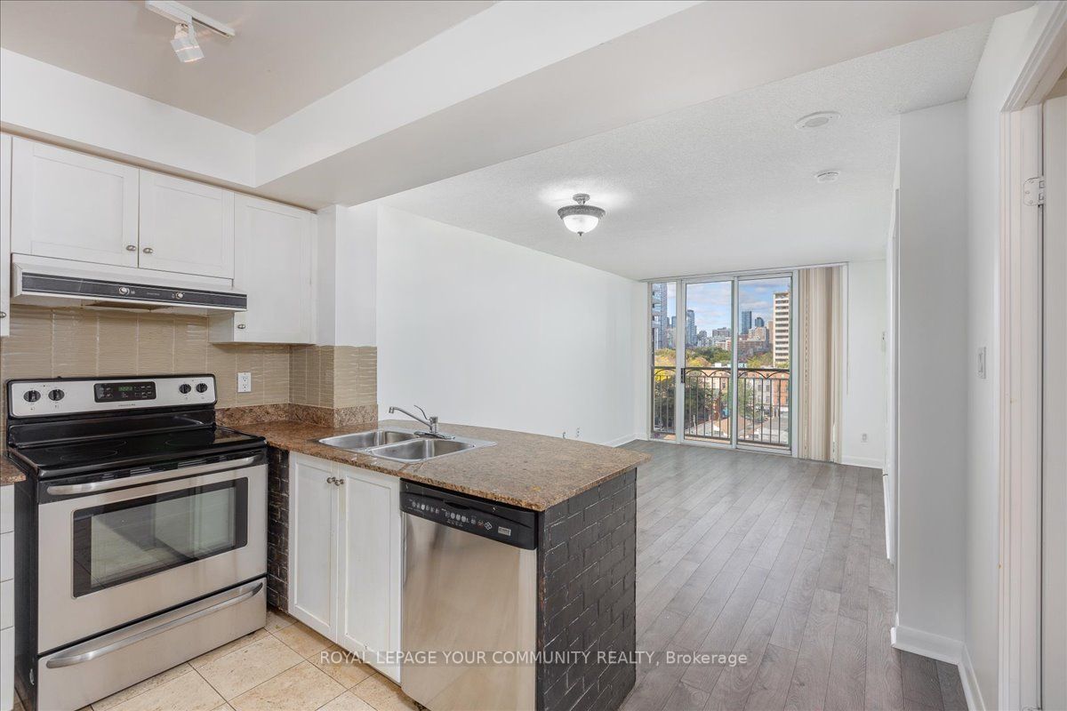 323 Richmond St E, #819