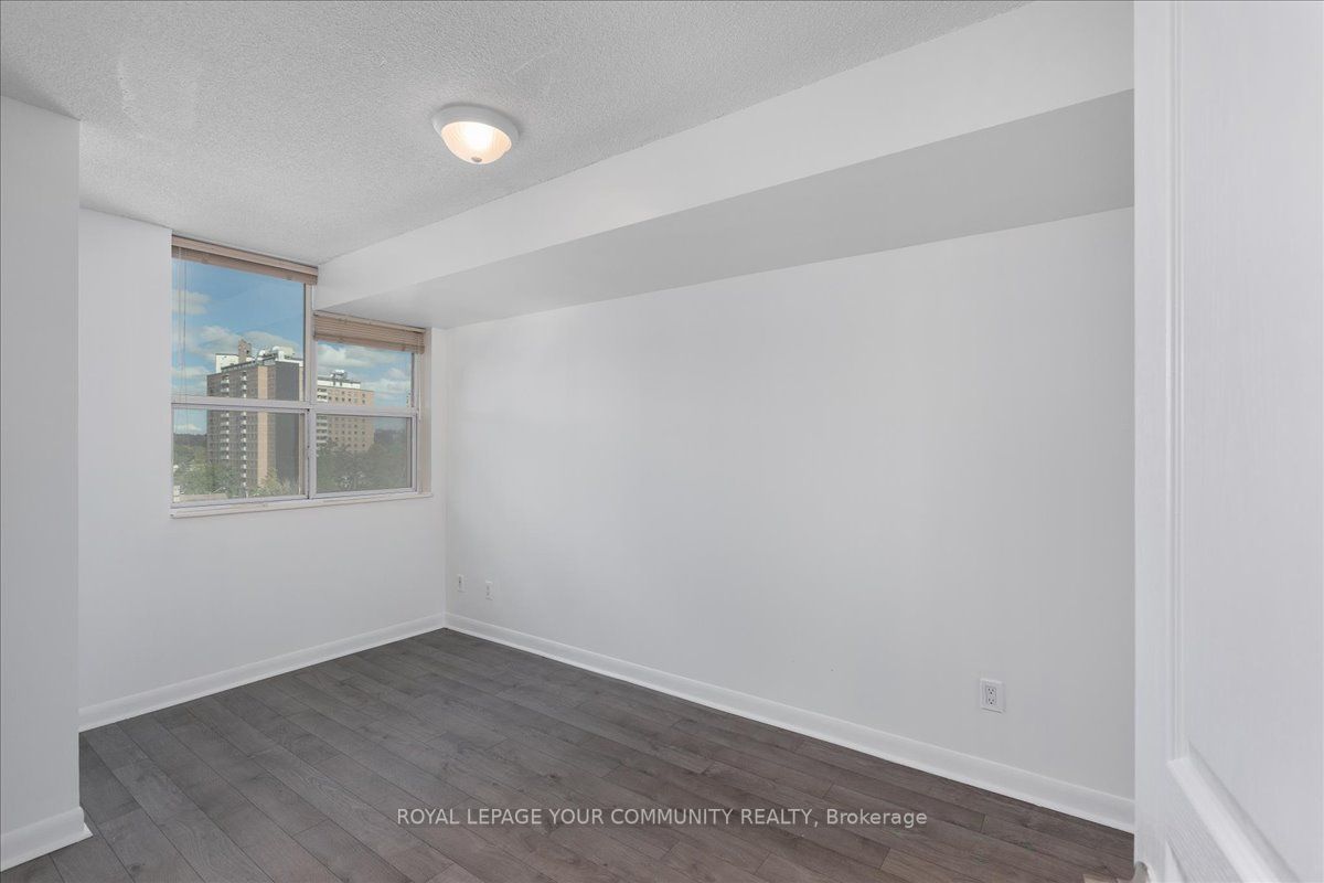 323 Richmond St E, #819