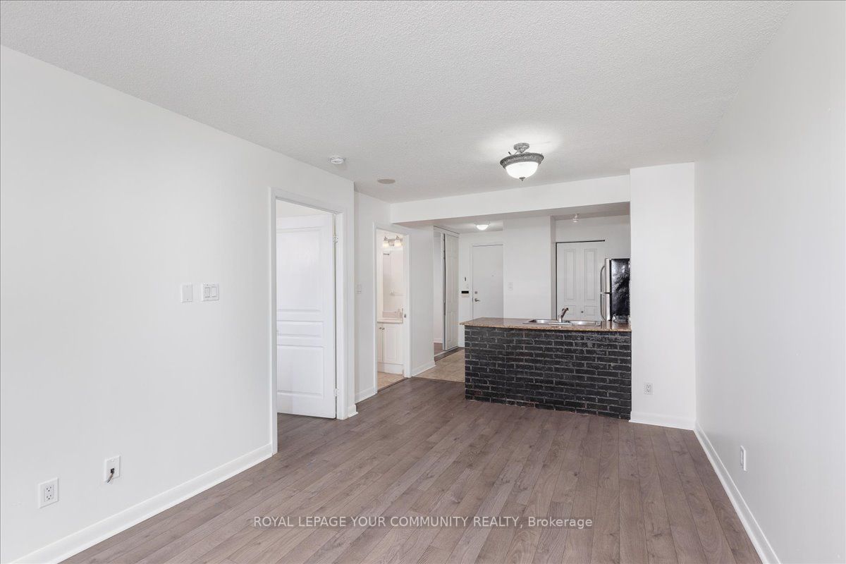 323 Richmond St E, #819