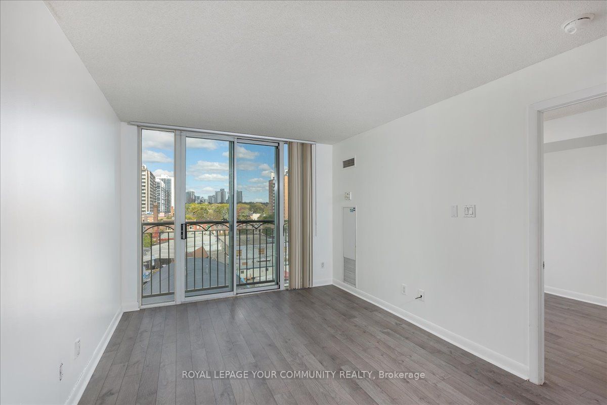 323 Richmond St E, #819