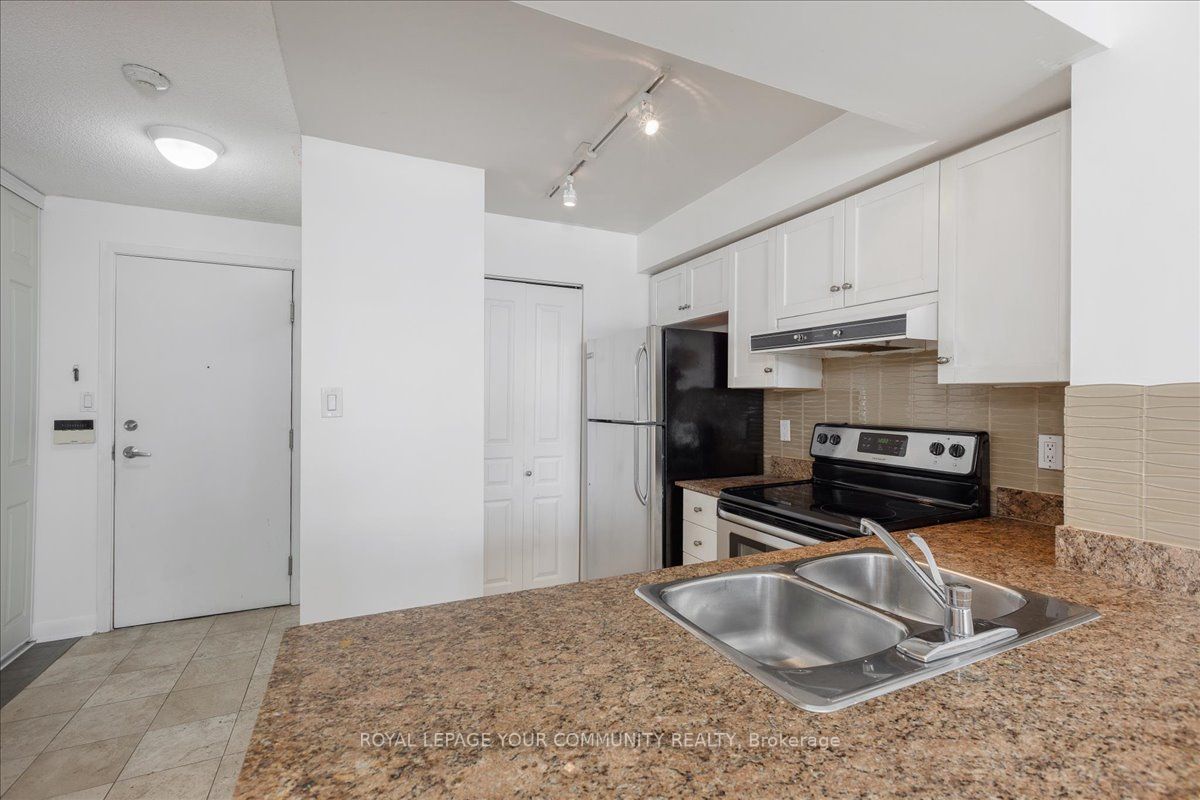 323 Richmond St E, #819