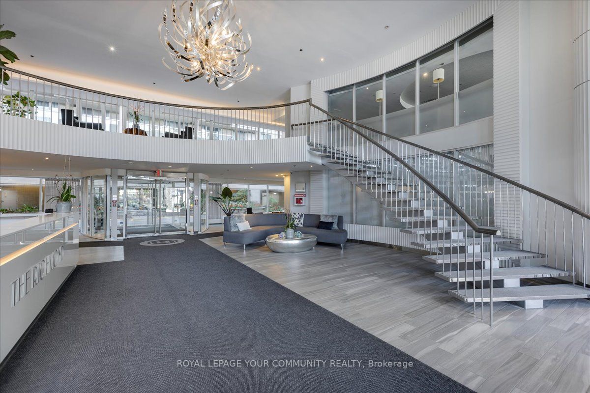 323 Richmond St E, #819