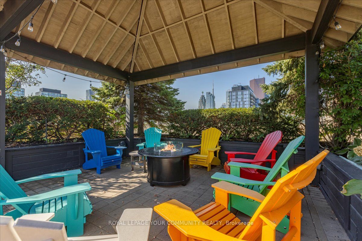 323 Richmond St E, #819