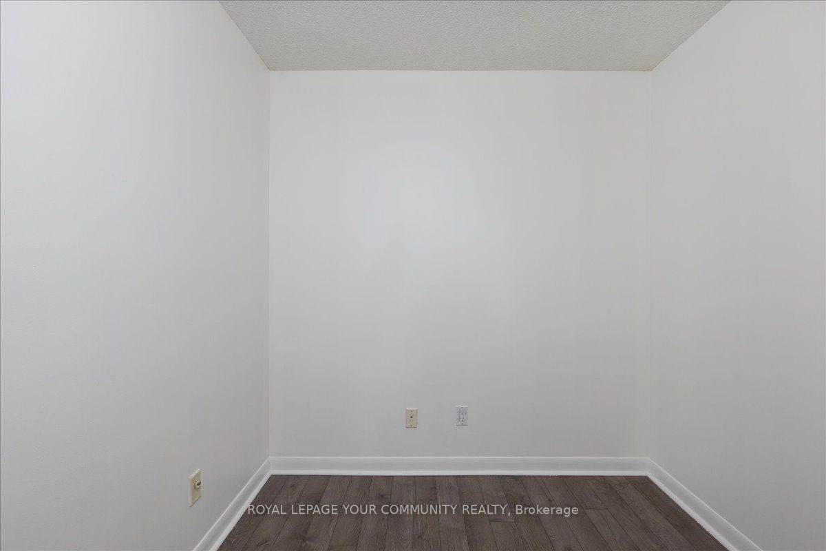 323 Richmond St E, #819