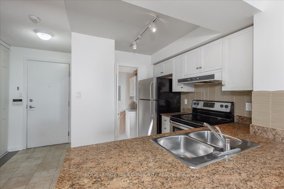 323 Richmond St E, #819