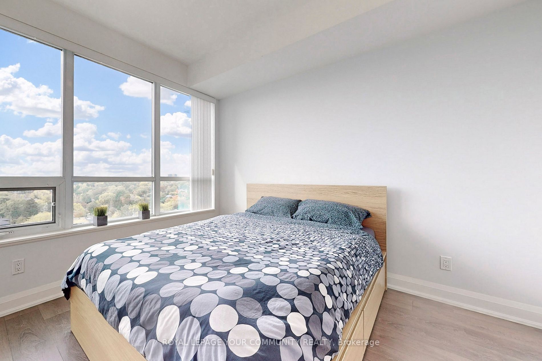68 Canterbury Place, #1207