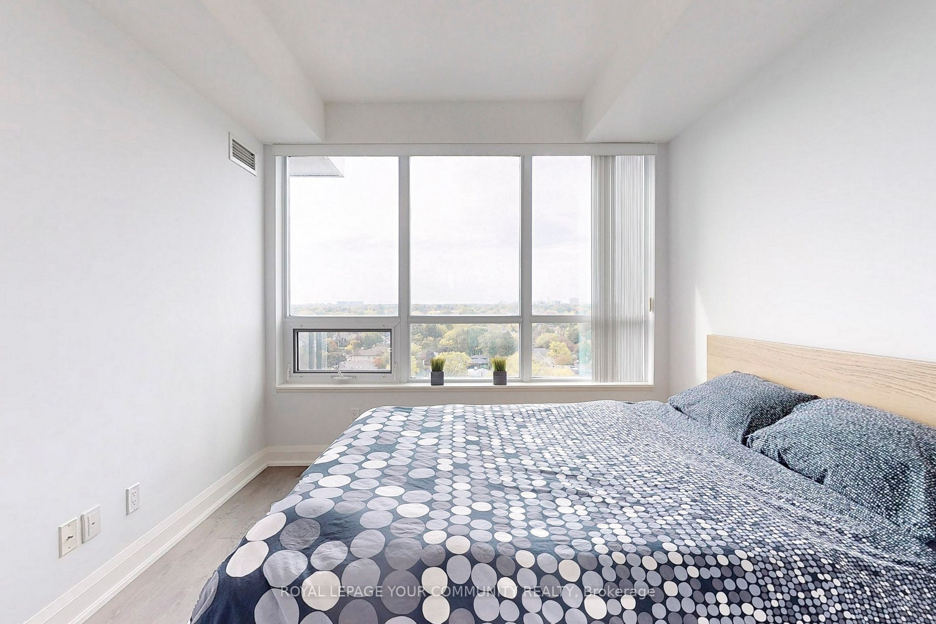 68 Canterbury Place, #1207