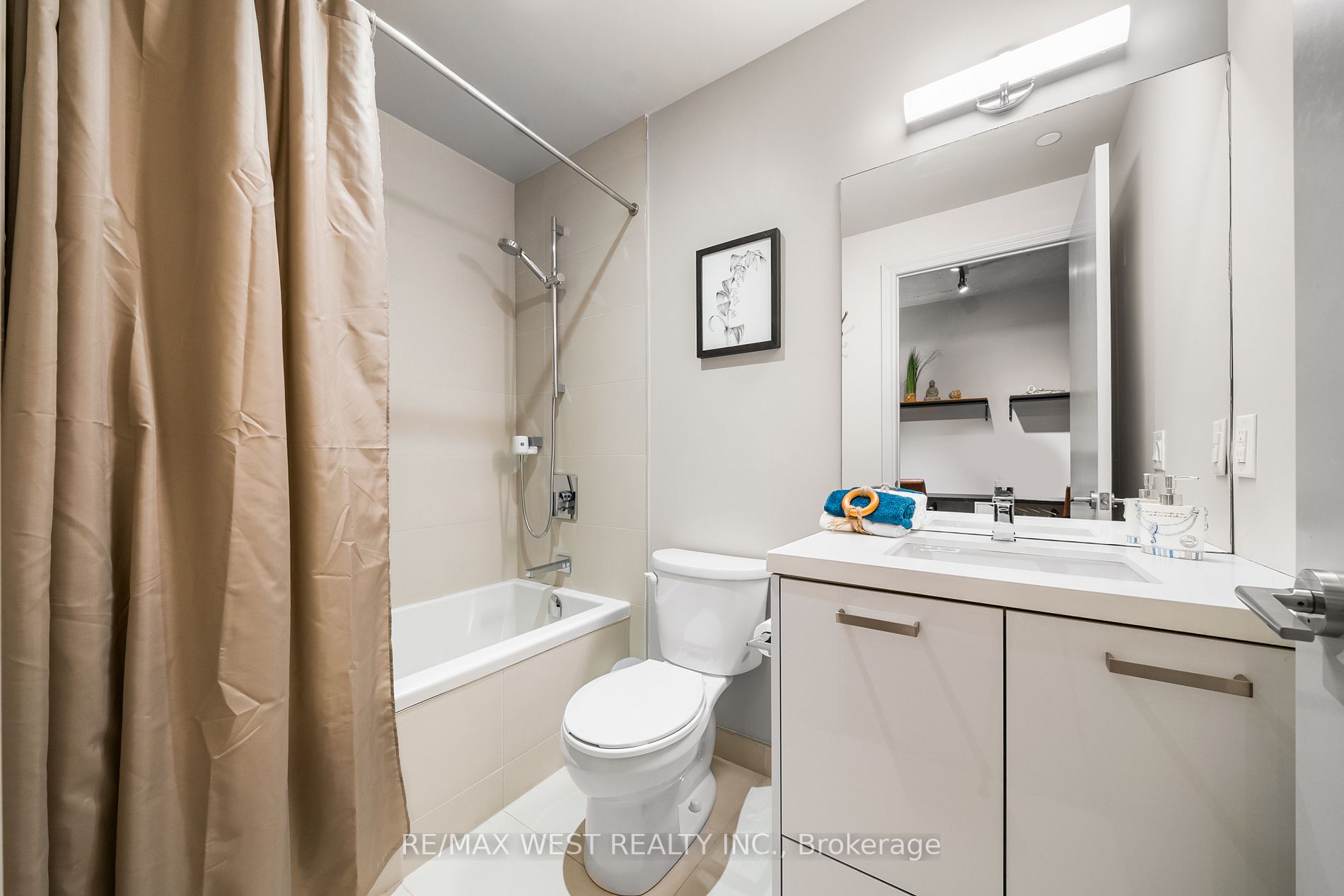 608 Richmond St W, #409
