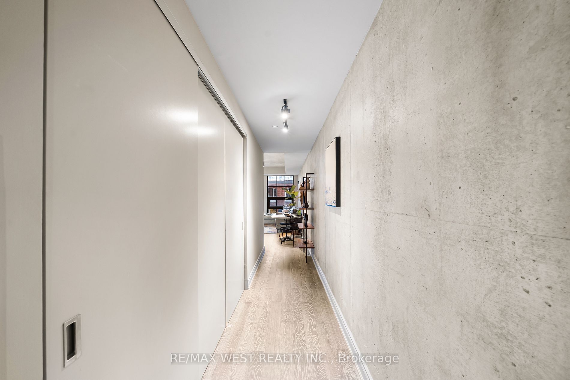 608 Richmond St W, #409
