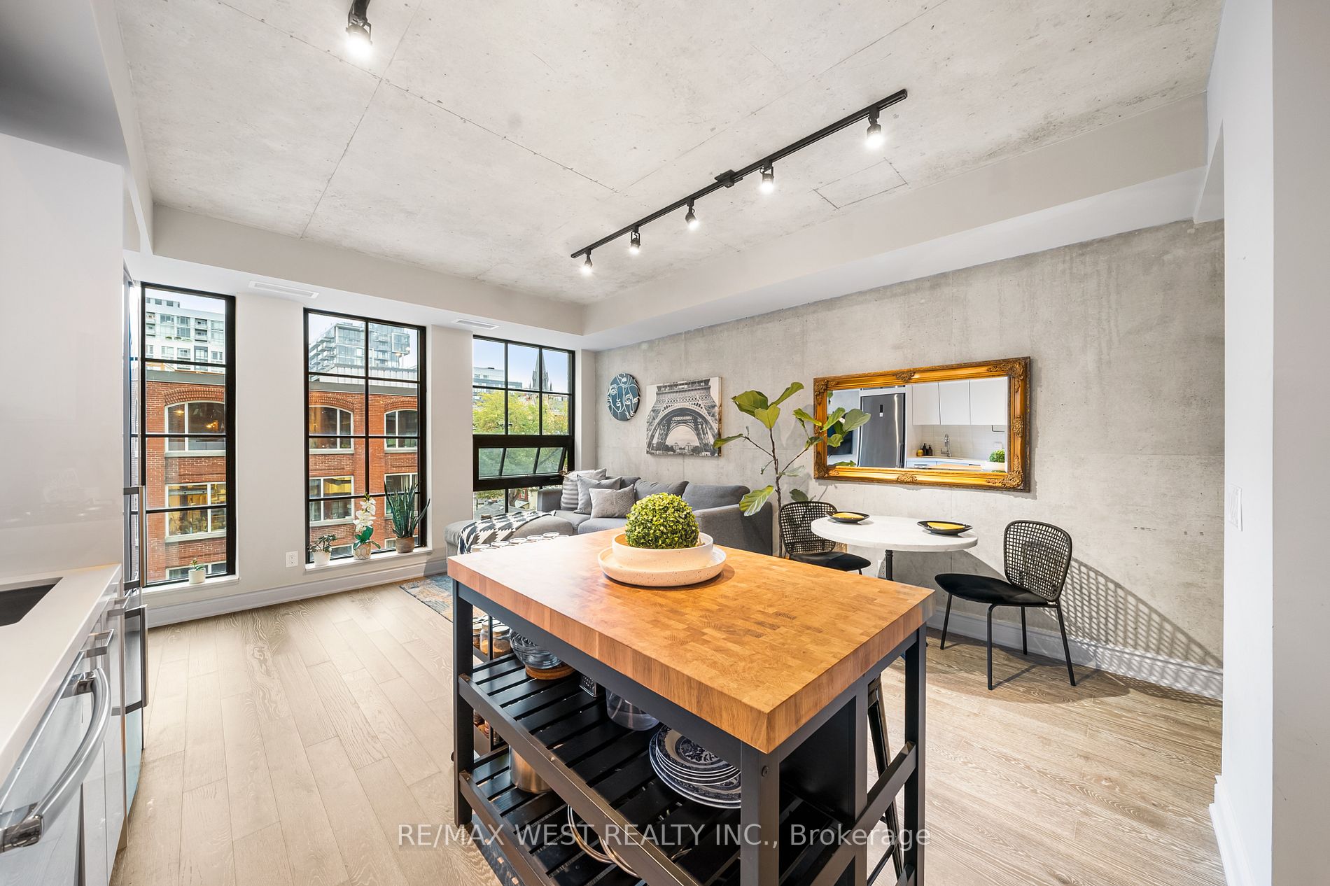 608 Richmond St W, #409