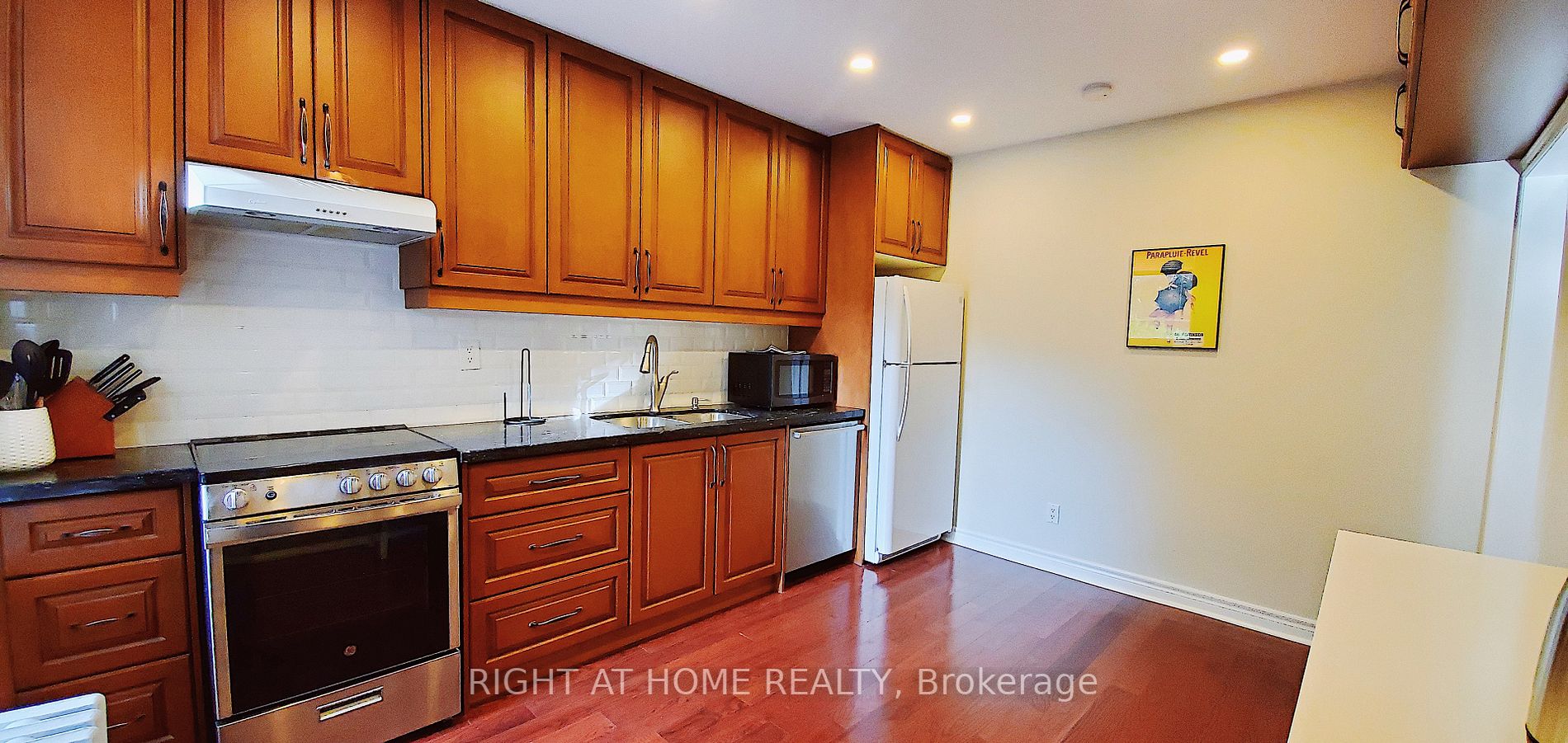 1030 Bathurst St