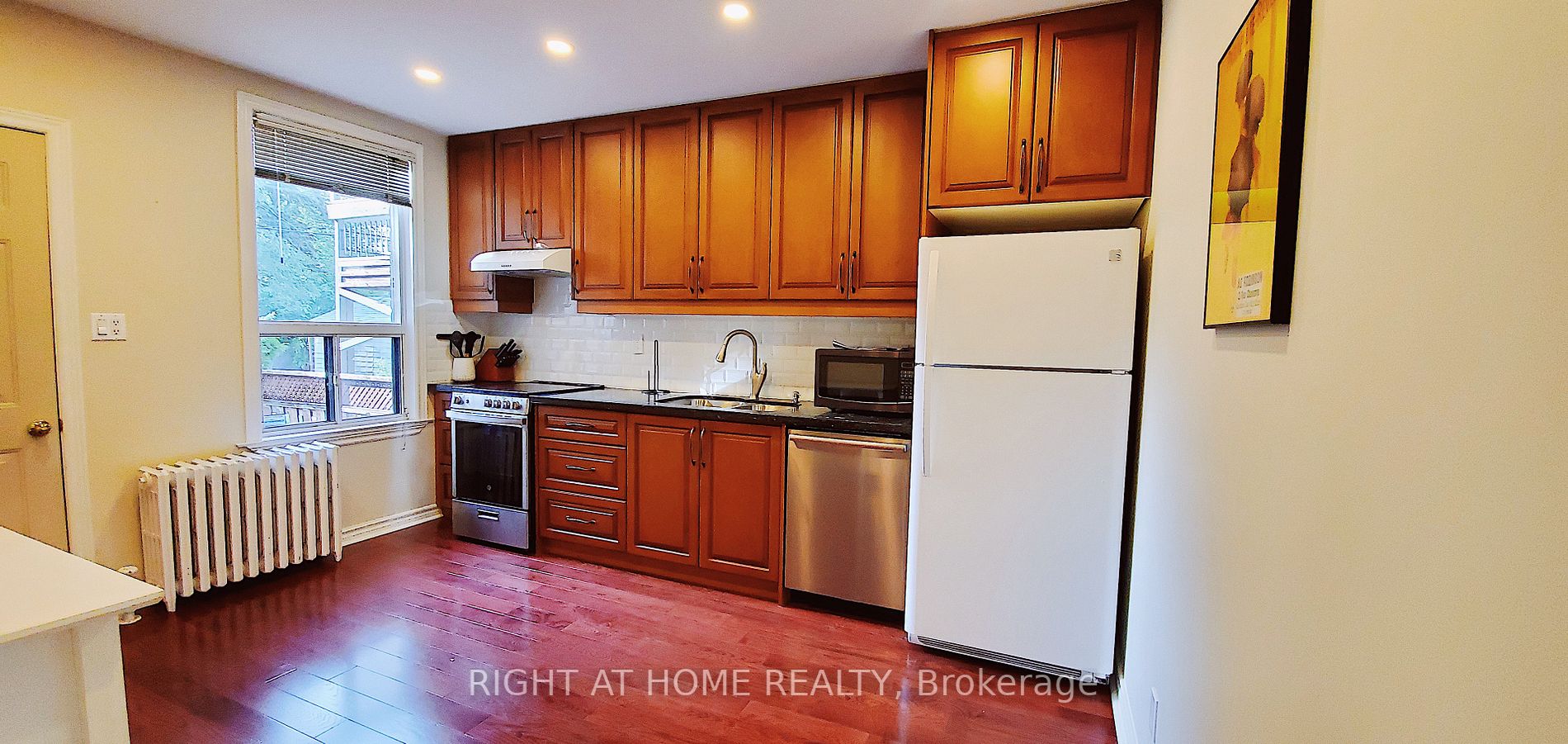 1030 Bathurst St
