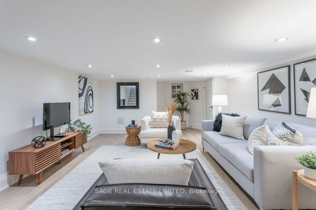 223 Palmerston Ave