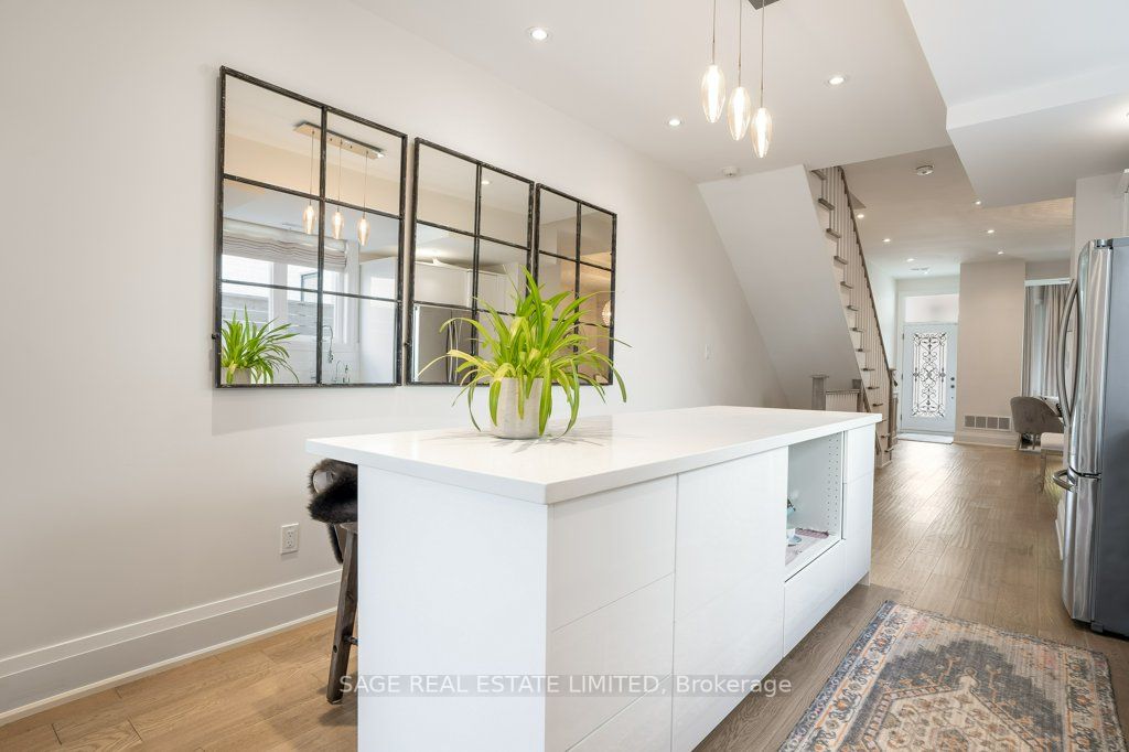 223 Palmerston Ave