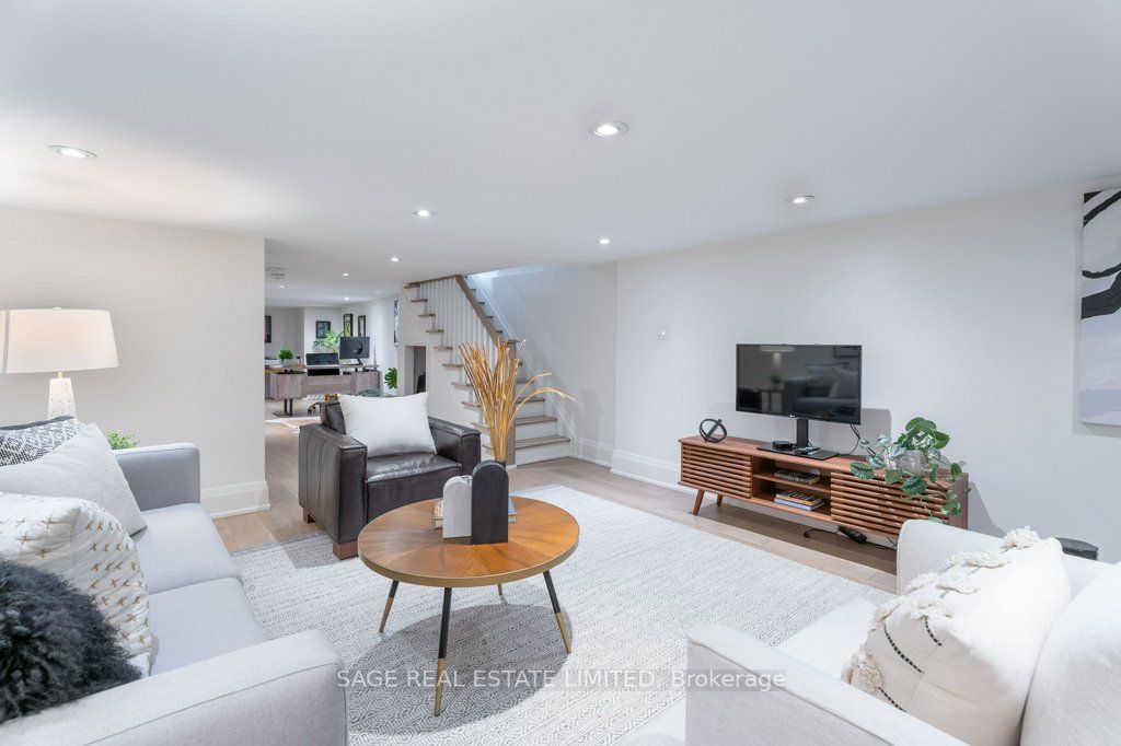 223 Palmerston Ave