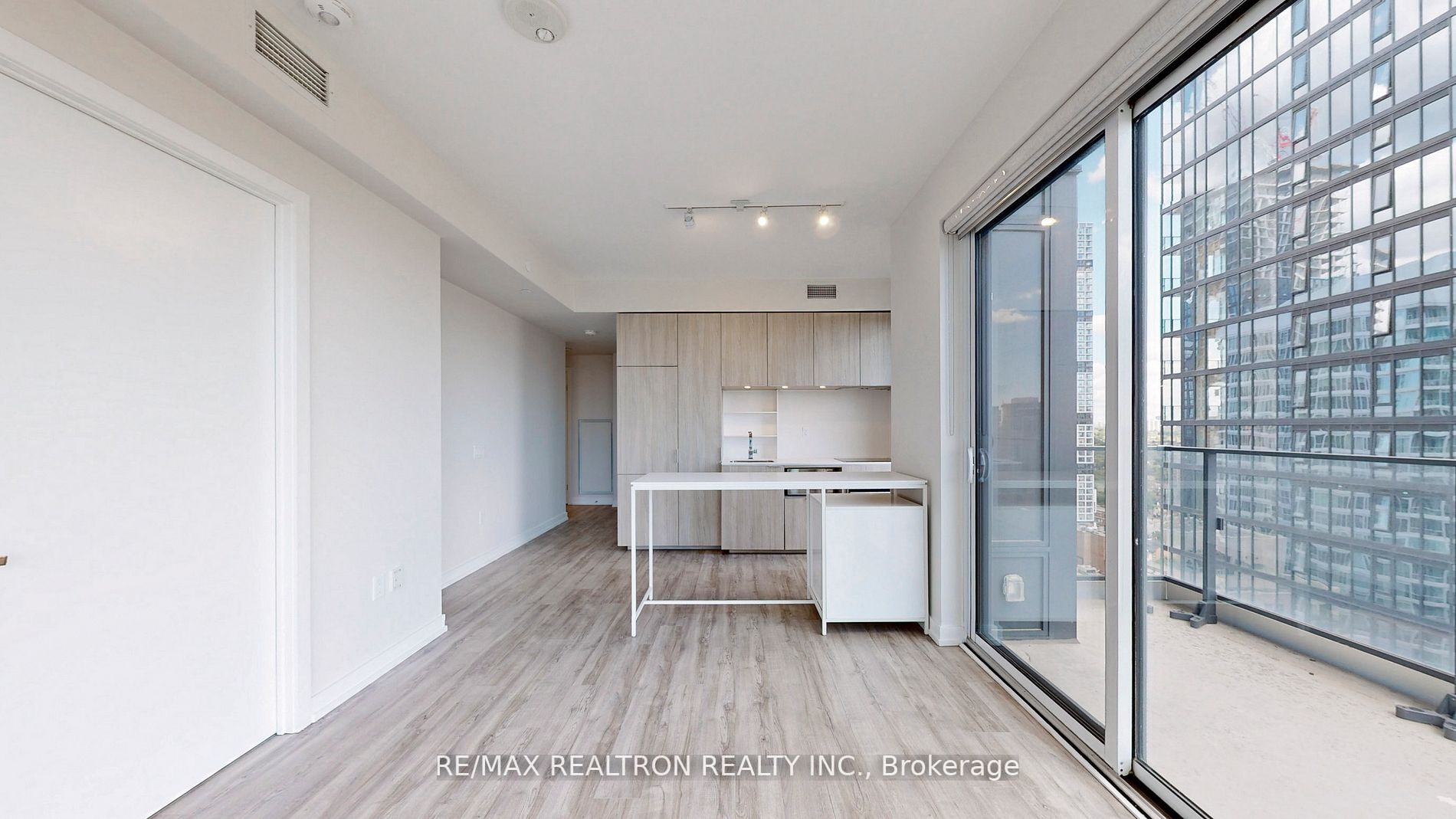 77 Shuter St, #2506