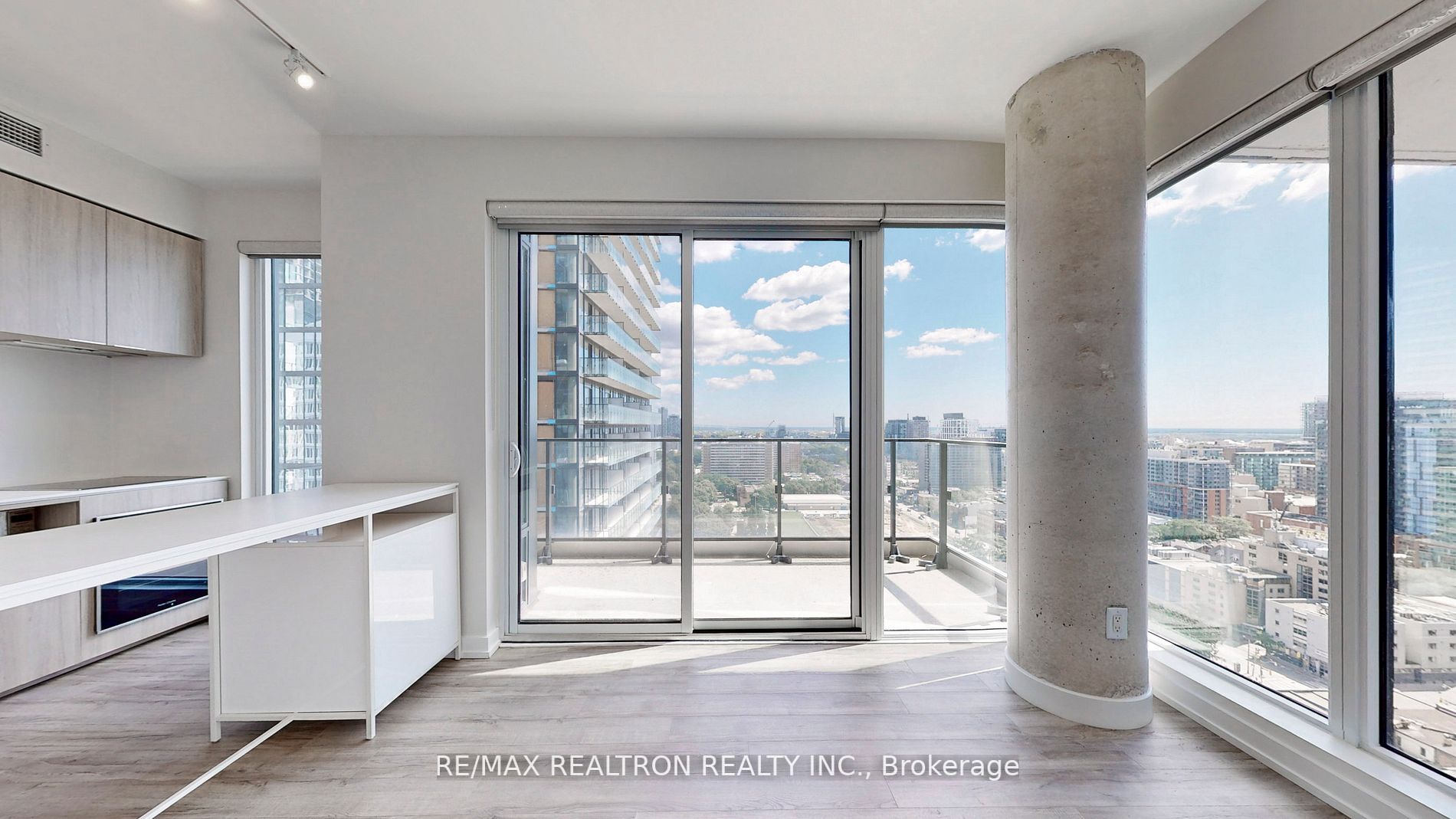 77 Shuter St, #2506