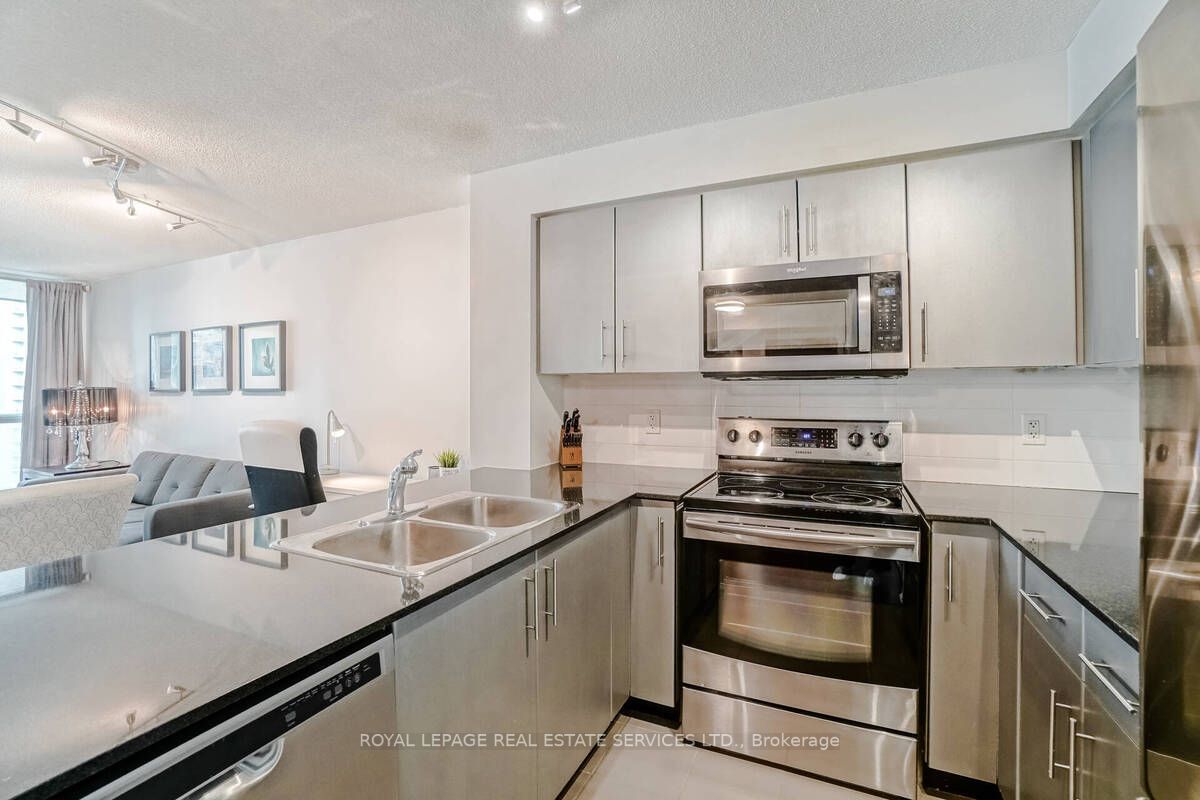 12 Yonge St, #1311