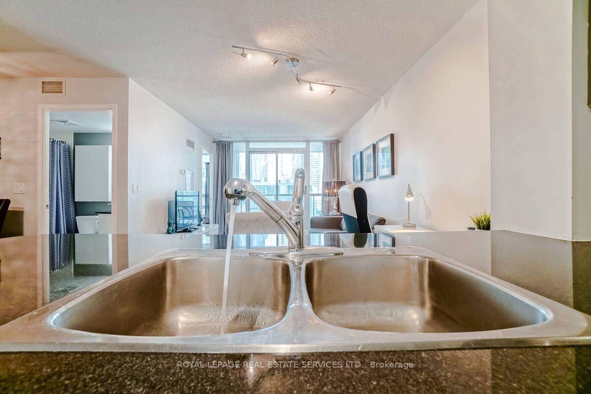 12 Yonge St, #1311