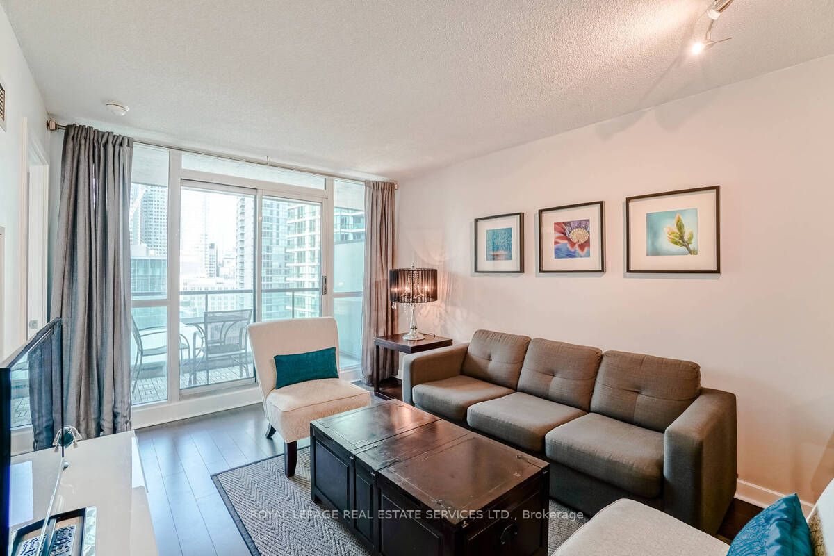 12 Yonge St, #1311