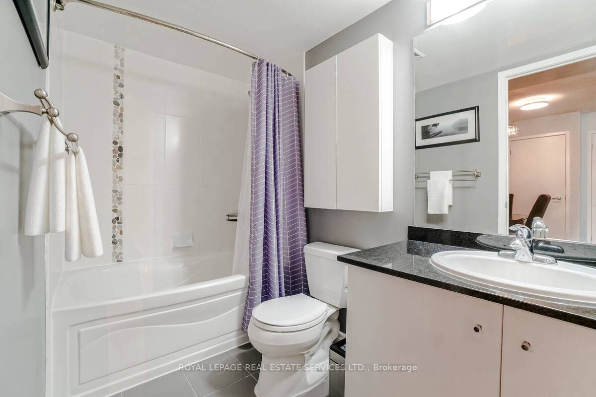 12 Yonge St, #1311