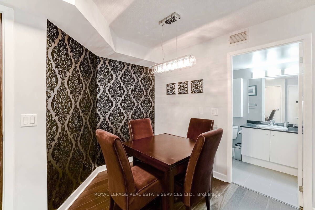12 Yonge St, #1311