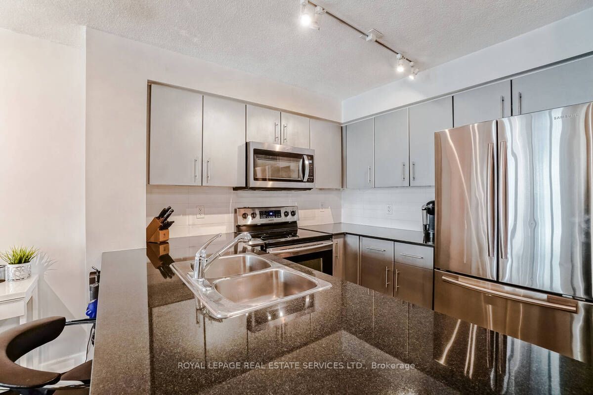 12 Yonge St, #1311