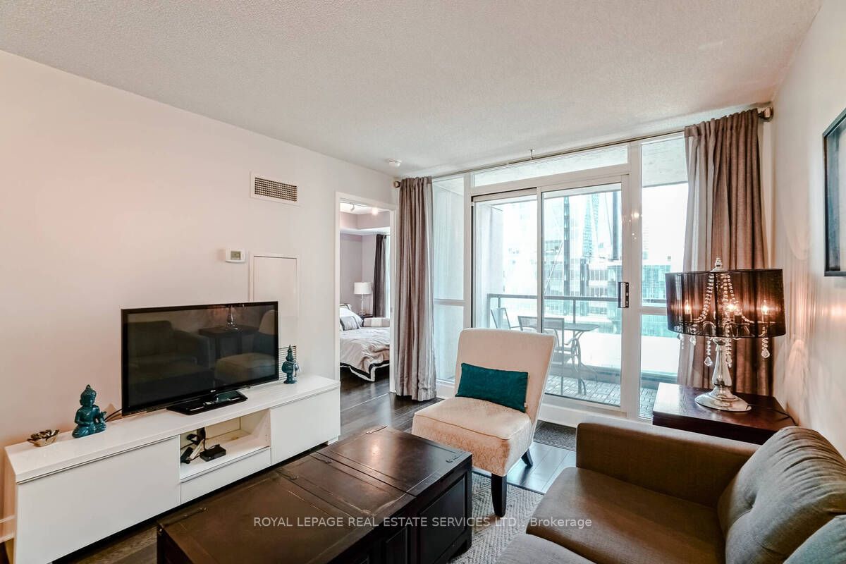 12 Yonge St, #1311