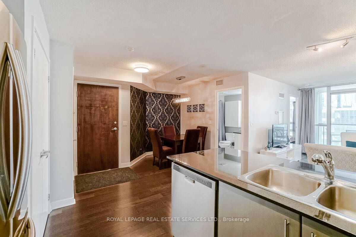 12 Yonge St, #1311