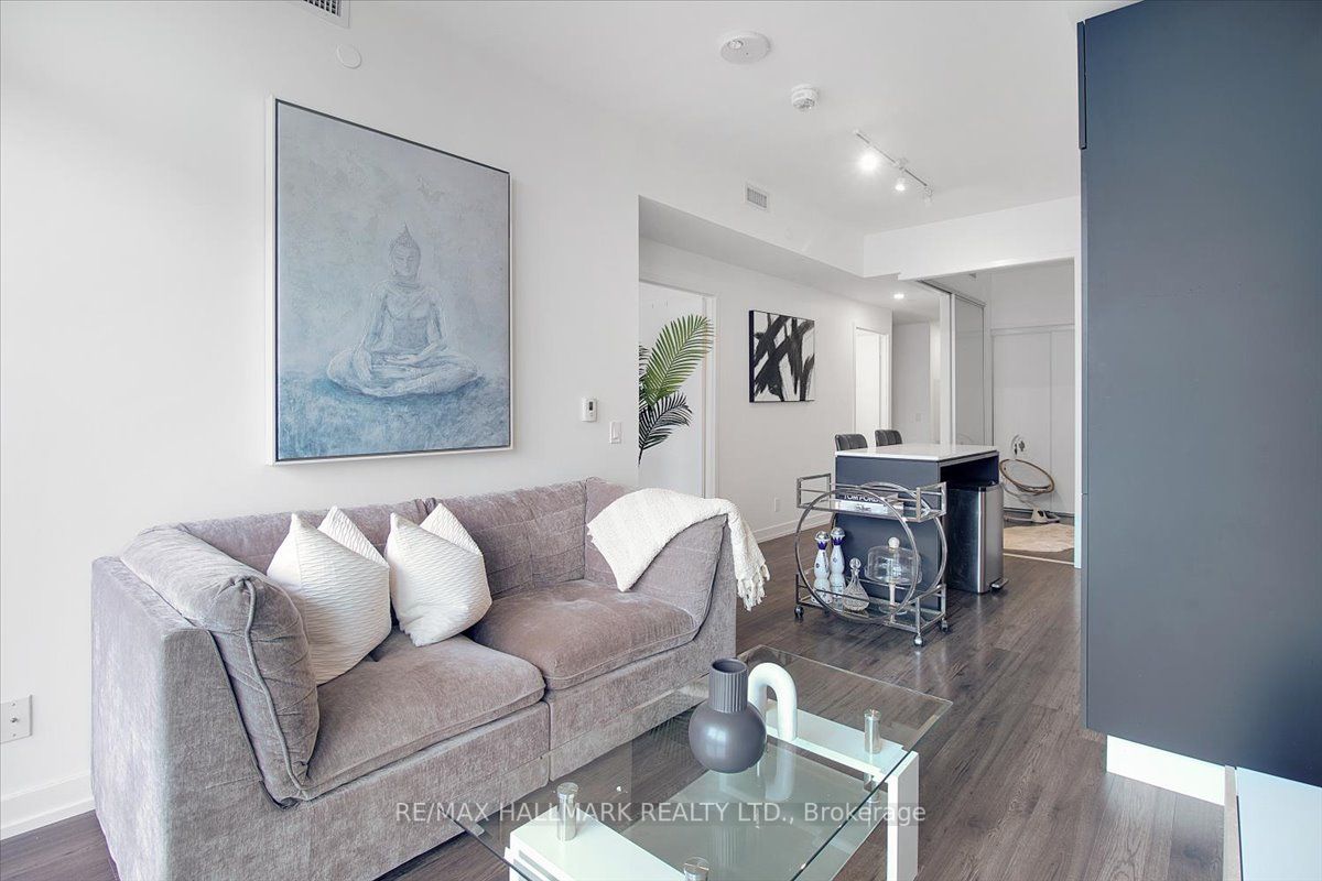 33 Helendale Avenue, #708