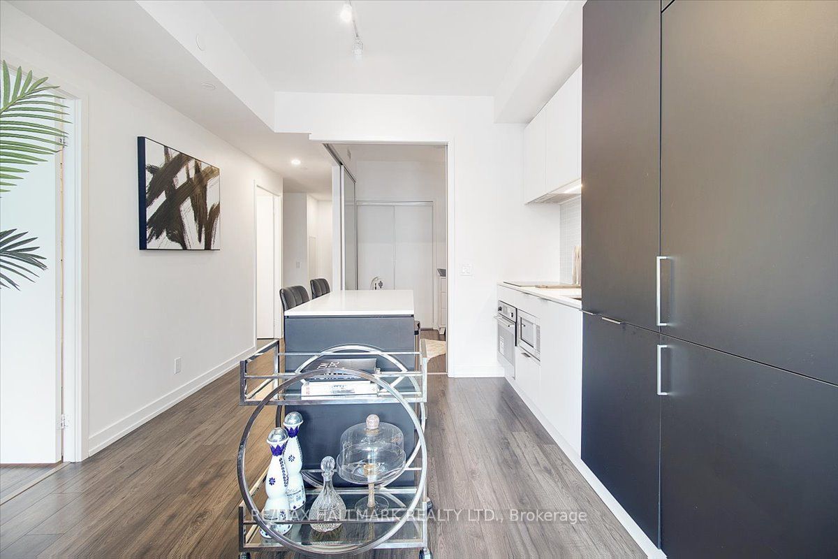 33 Helendale Avenue, #708