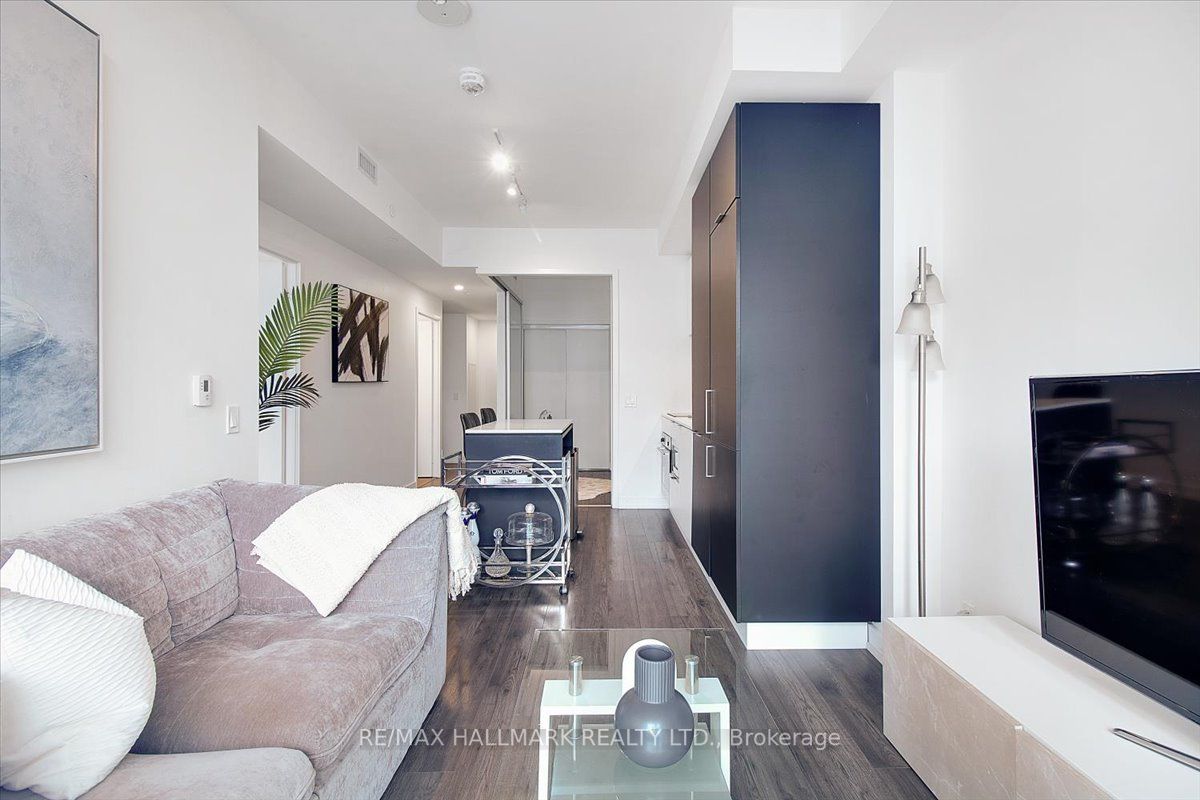 33 Helendale Avenue, #708