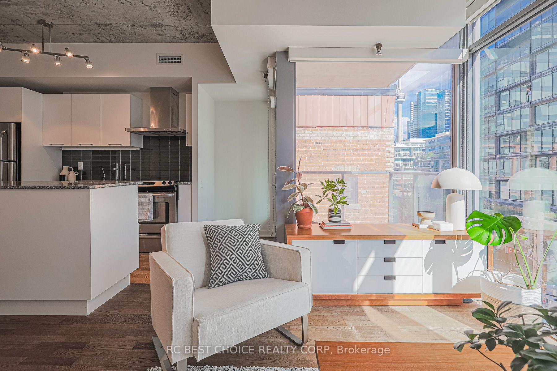 650 King Street W, #410