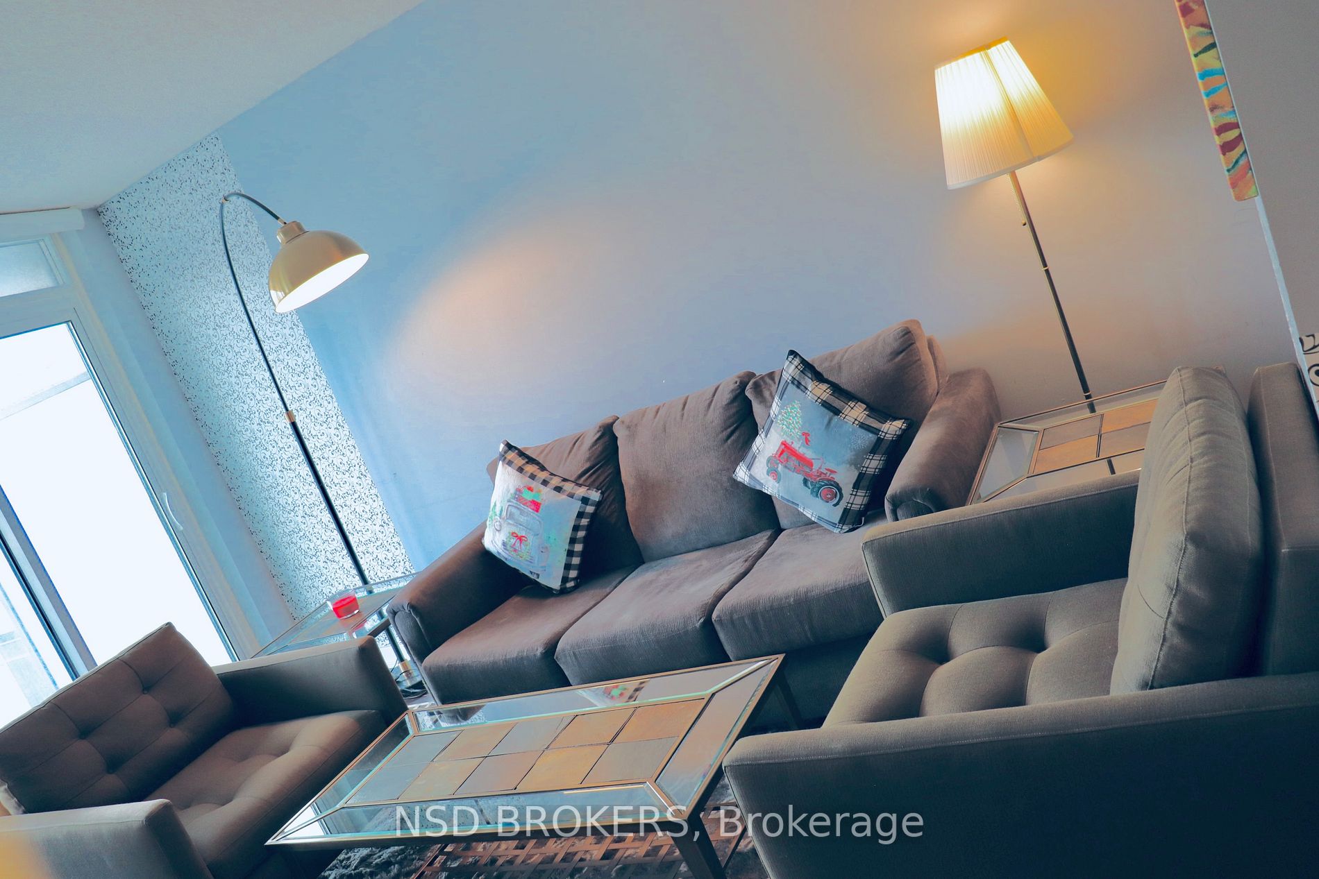 38 Dan Leckie Way, #909