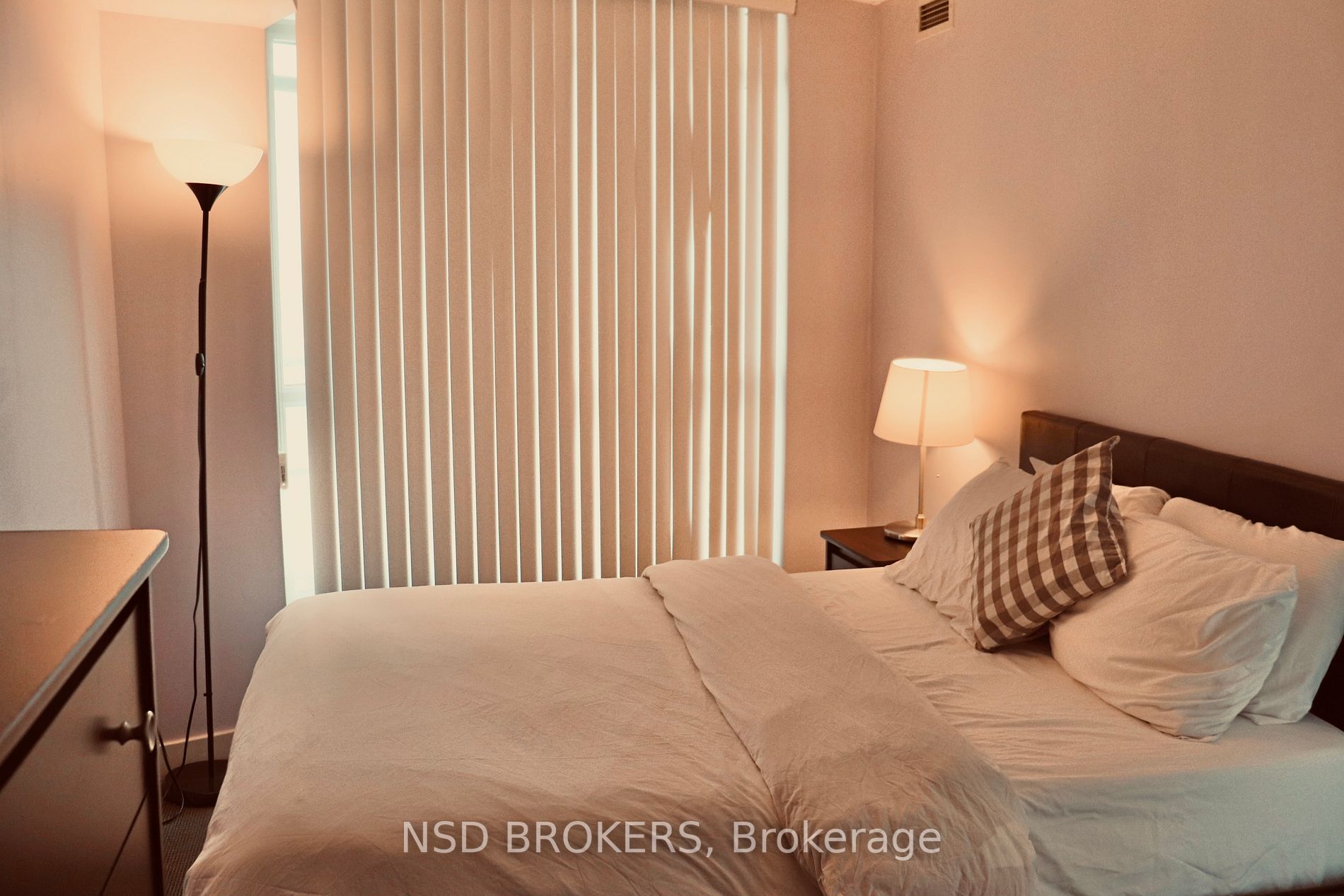 38 Dan Leckie Way, #909