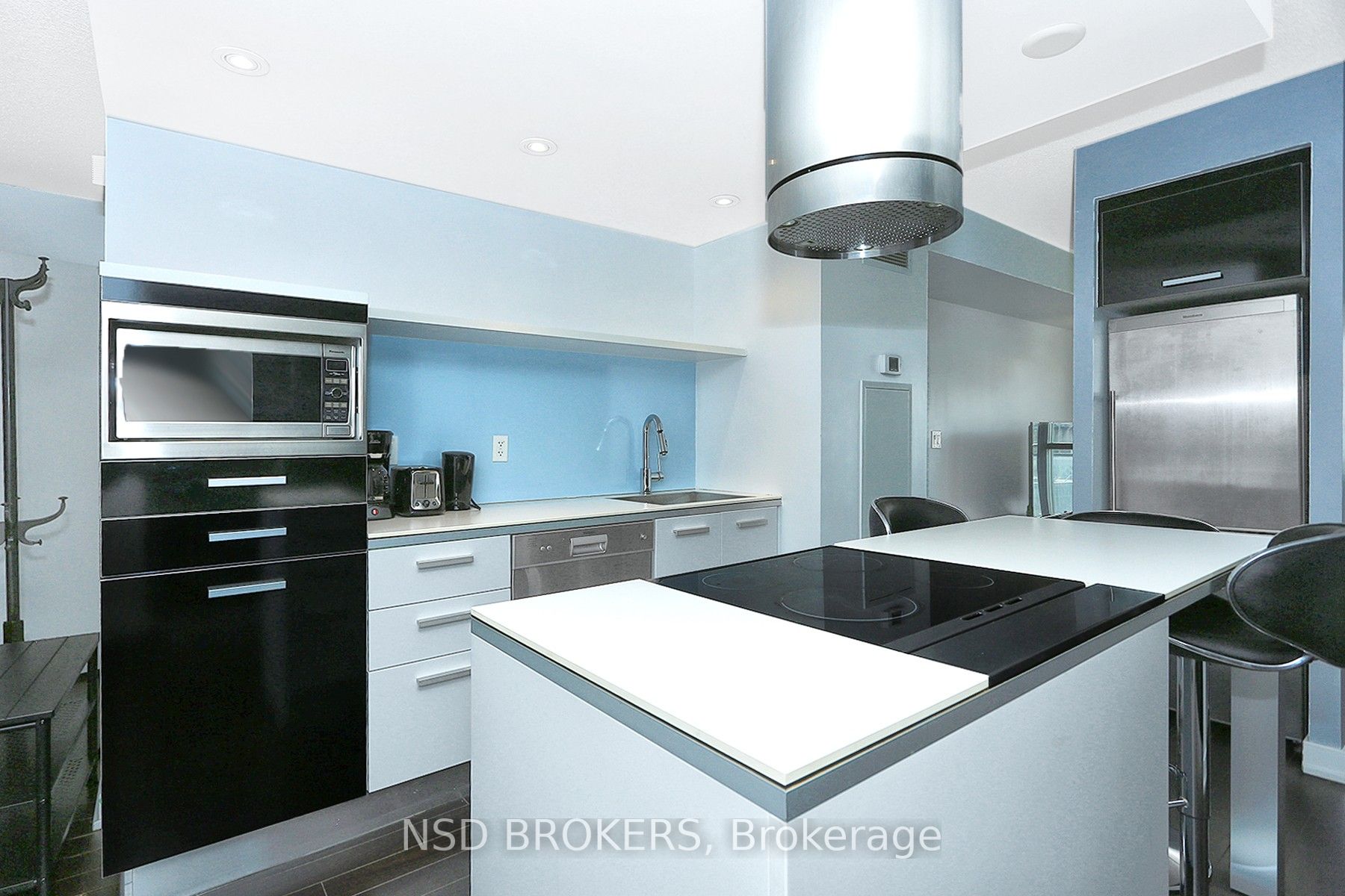 38 Dan Leckie Way, #909