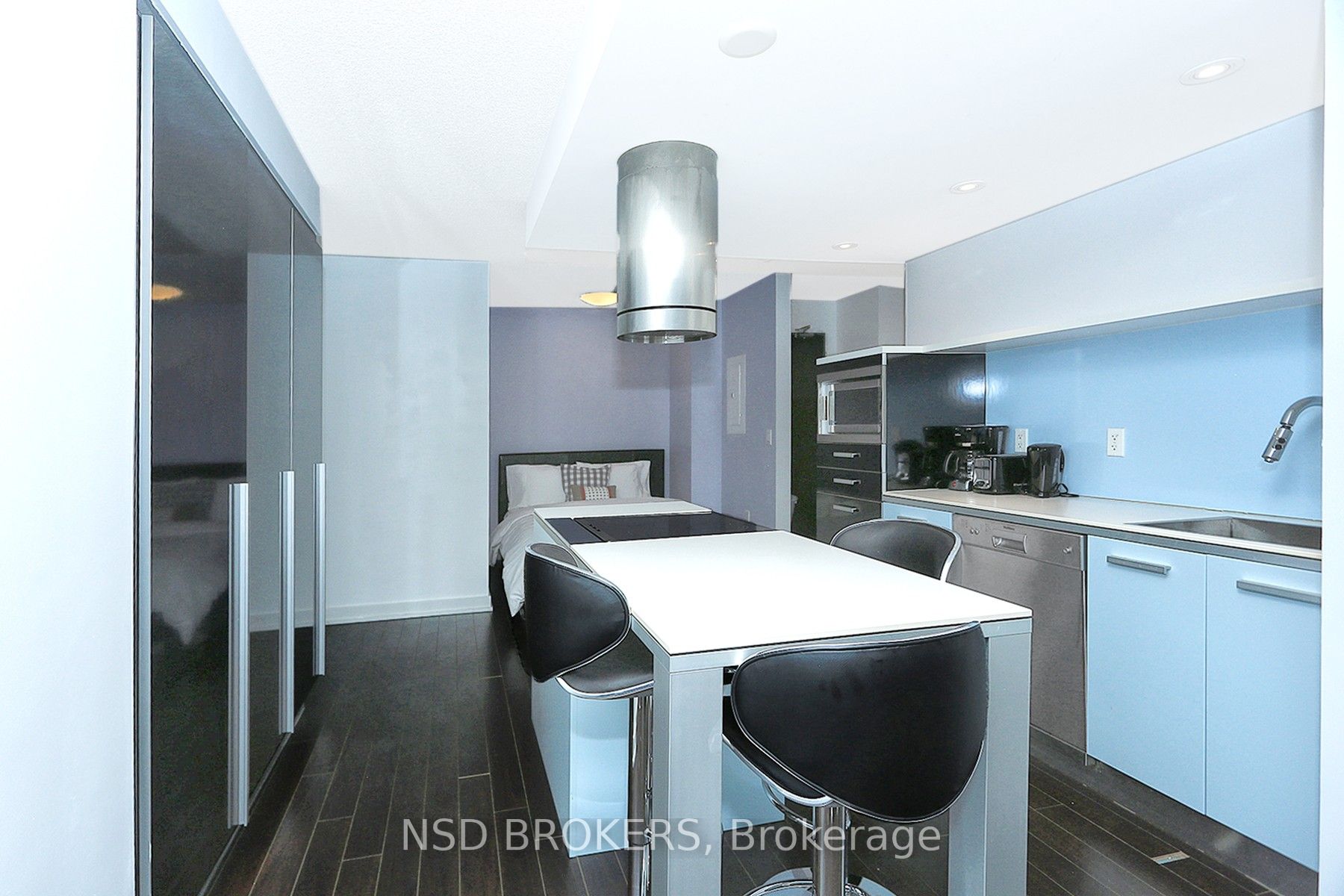 38 Dan Leckie Way, #909